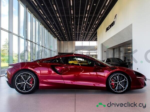 McLaren Artura Красный