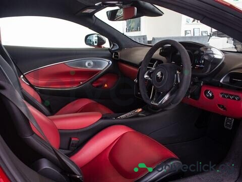 McLaren Artura Красный