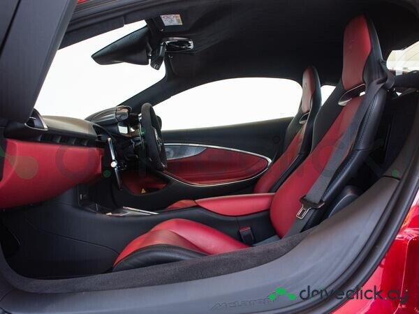 McLaren Artura Красный