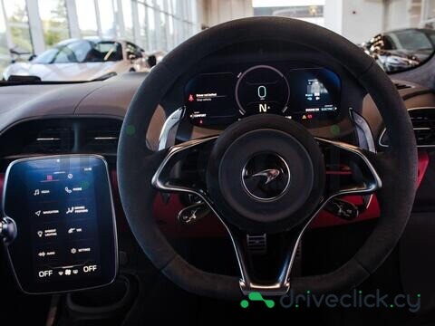 McLaren Artura Красный