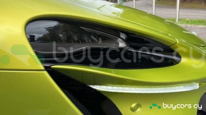 McLaren Artura Зеленый
