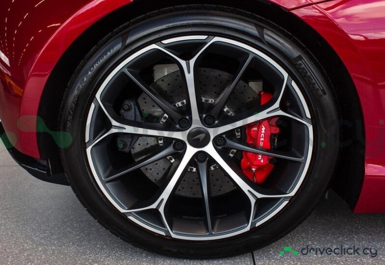 McLaren Artura Красный