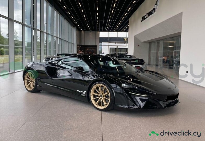 McLaren Artura Black
