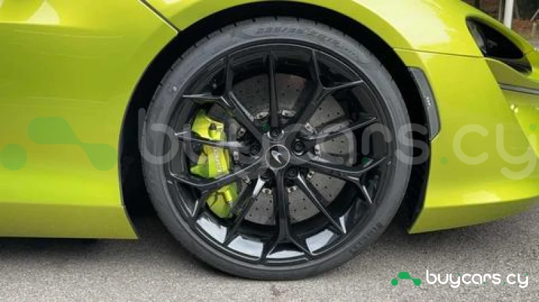 McLaren Artura Зеленый