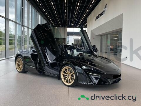 McLaren Artura Black