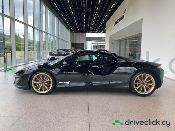 McLaren Artura Black
