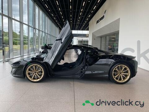 McLaren Artura Black