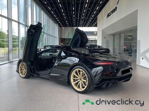 McLaren Artura Black