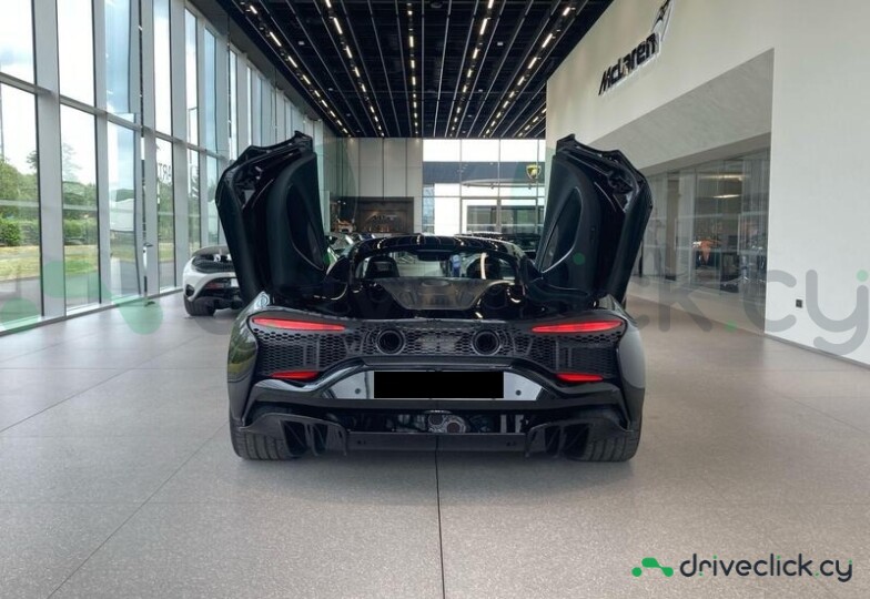 McLaren Artura Black