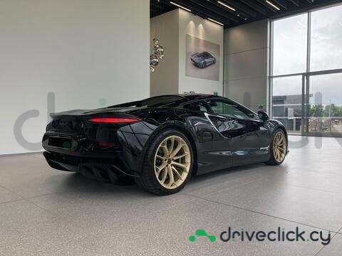 McLaren Artura Black