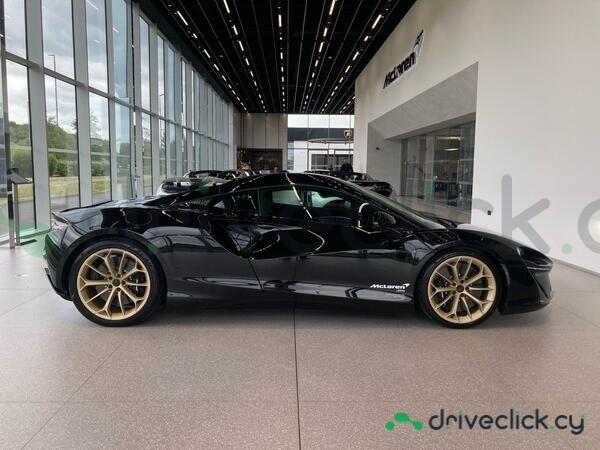 McLaren Artura Black