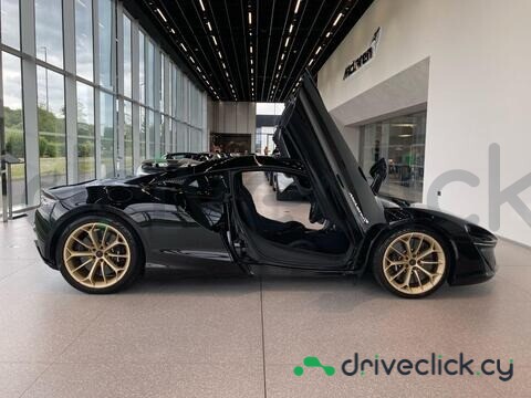McLaren Artura Black
