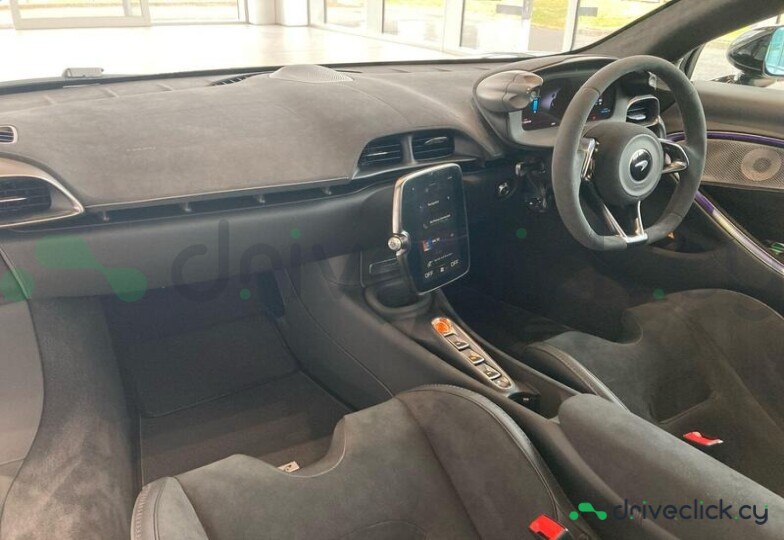 McLaren Artura Black