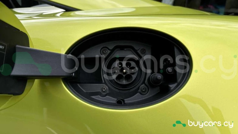 McLaren Artura Зеленый