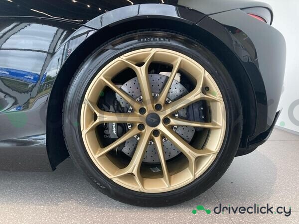 McLaren Artura Black