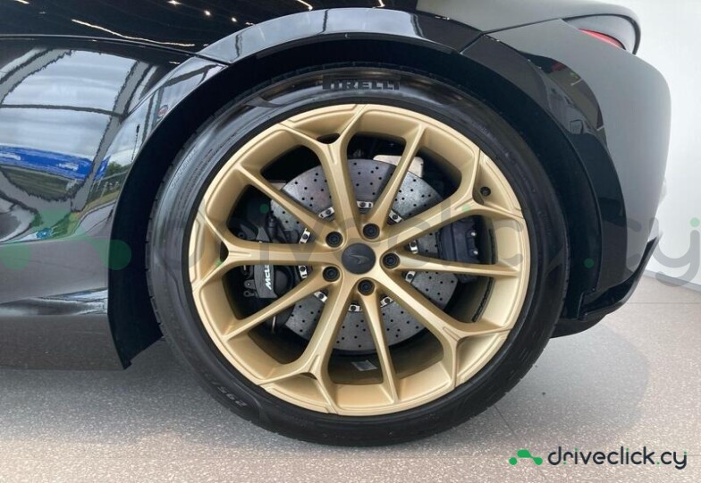 McLaren Artura Black