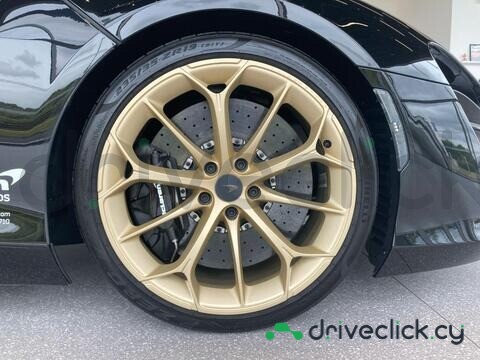 McLaren Artura Black