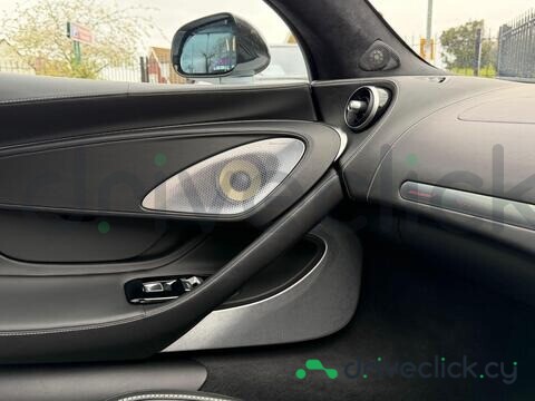McLaren GT Серый