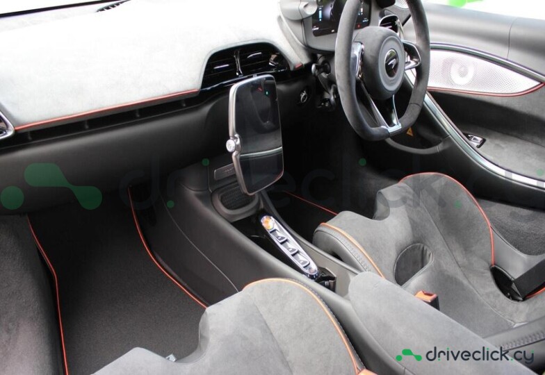 McLaren Artura Green