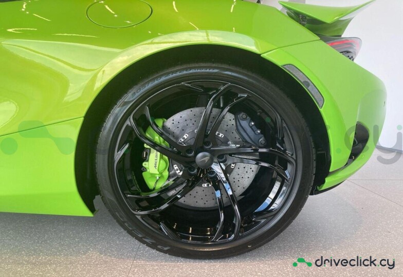 McLaren 750S Green