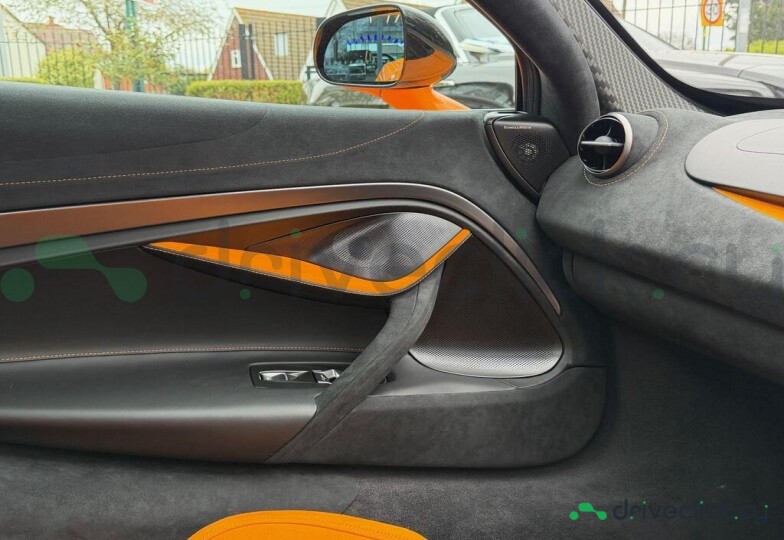McLaren 750S Orange