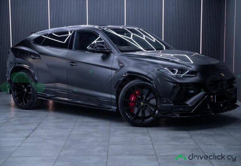 Lamborghini Urus Black