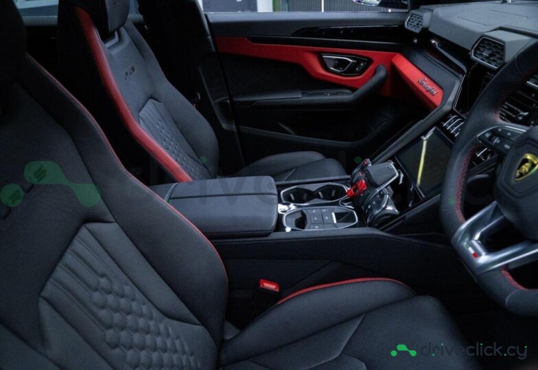 Lamborghini Urus Black