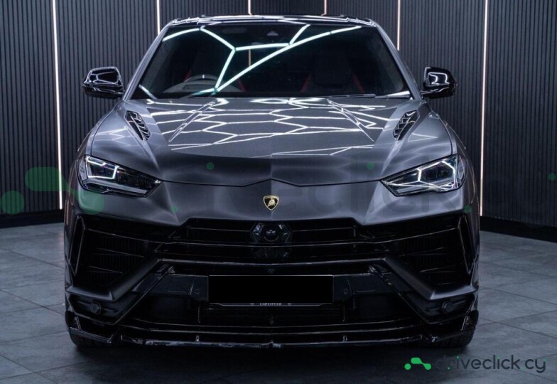 Lamborghini Urus Black