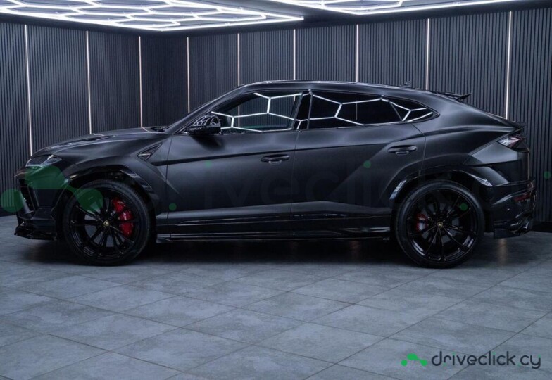 Lamborghini Urus Black