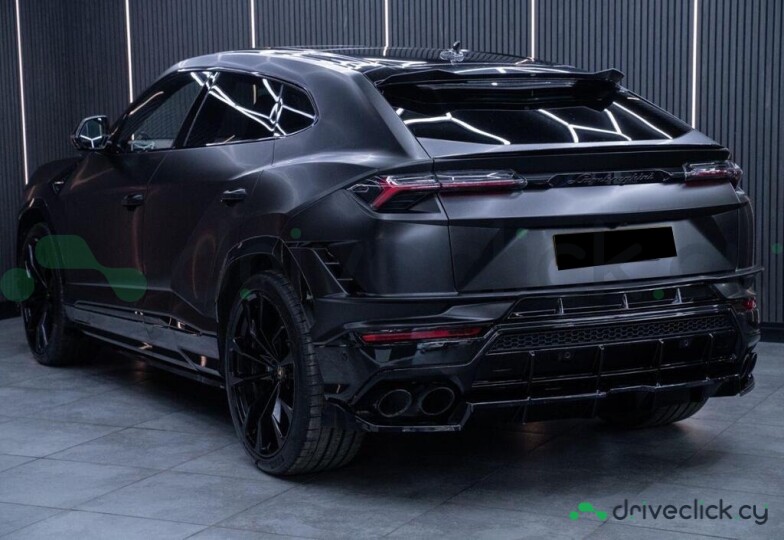 Lamborghini Urus Black