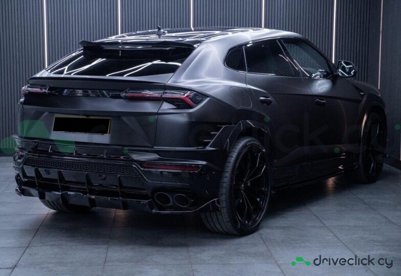 Lamborghini Urus Black
