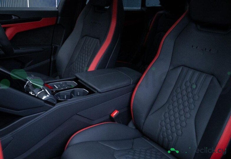 Lamborghini Urus Black
