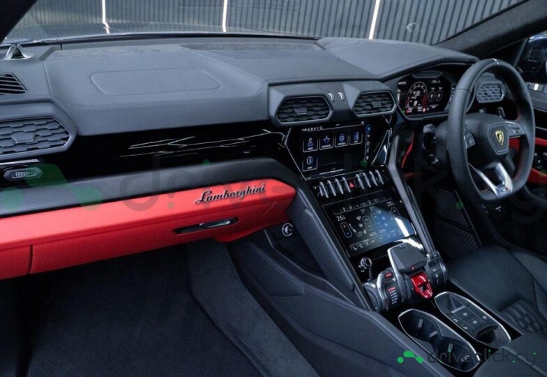 Lamborghini Urus Black