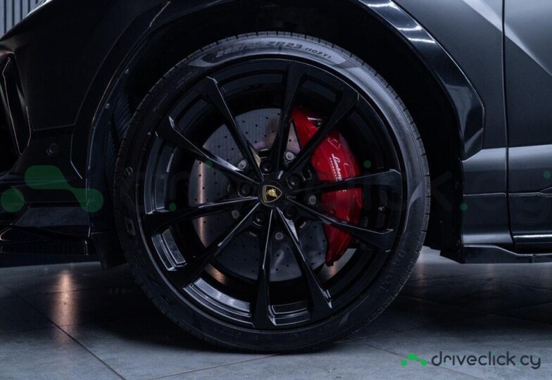 Lamborghini Urus Black