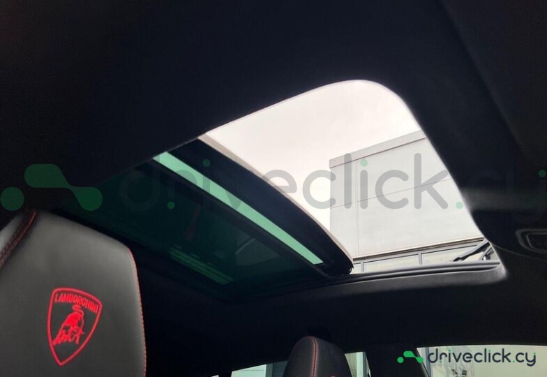 Lamborghini Urus Black