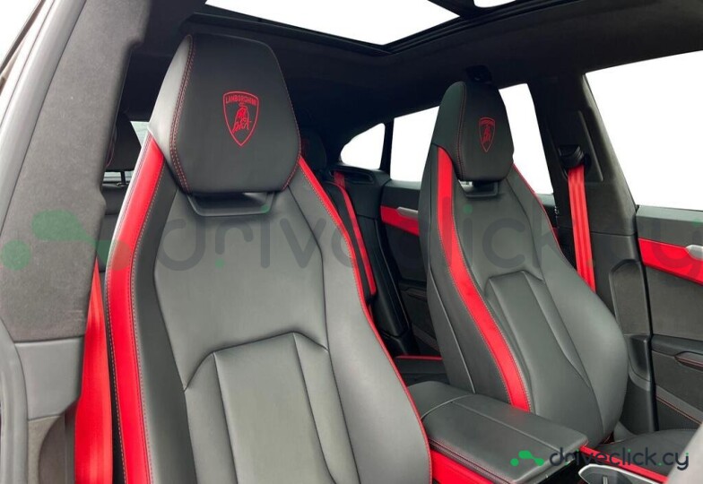 Lamborghini Urus Black