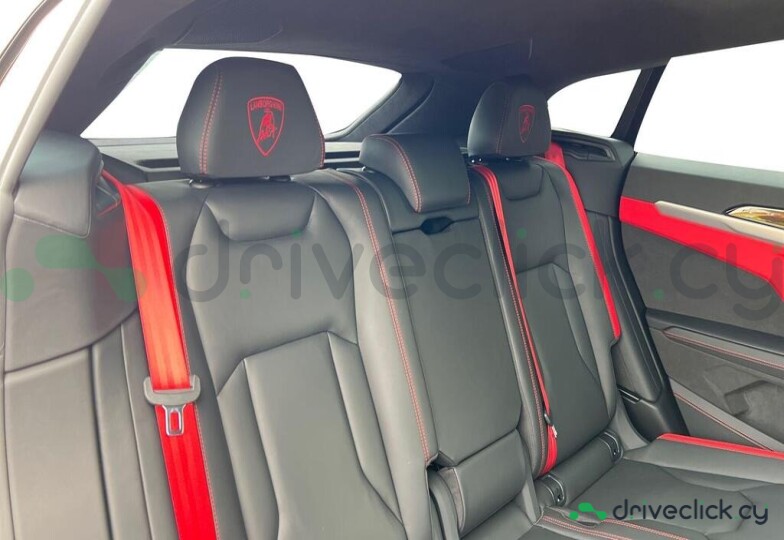 Lamborghini Urus Black