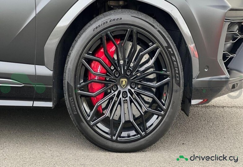 Lamborghini Urus Black