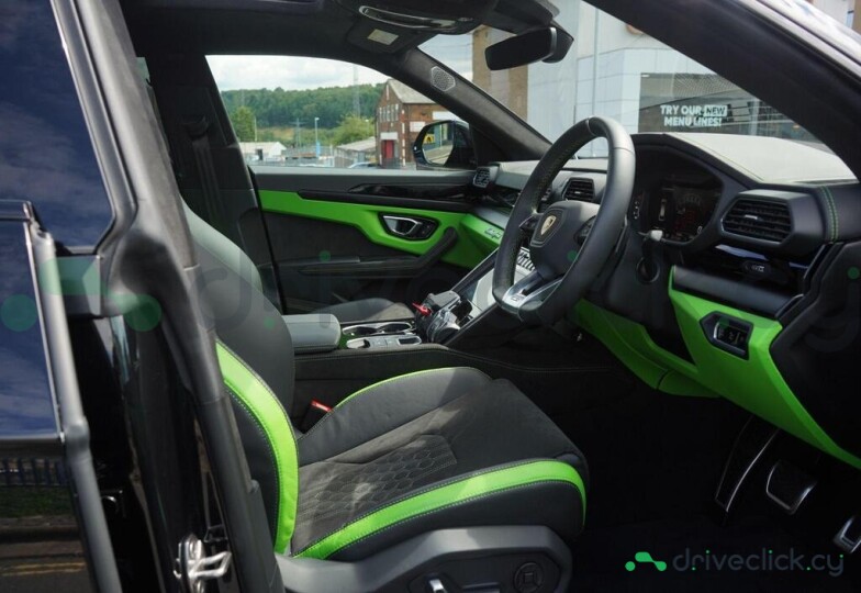 Lamborghini Urus Black