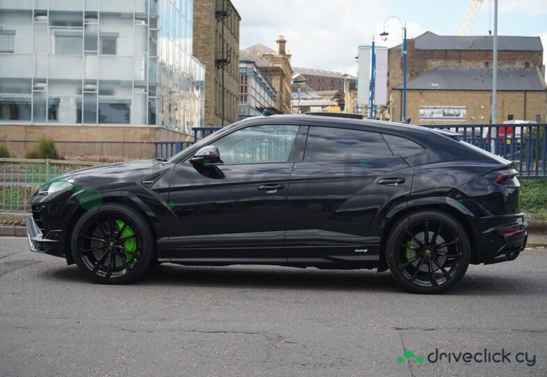 Lamborghini Urus Black