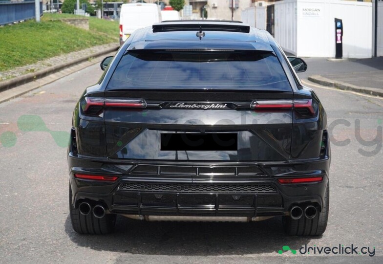 Lamborghini Urus Black