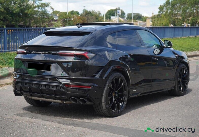 Lamborghini Urus Black
