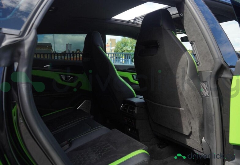 Lamborghini Urus Black