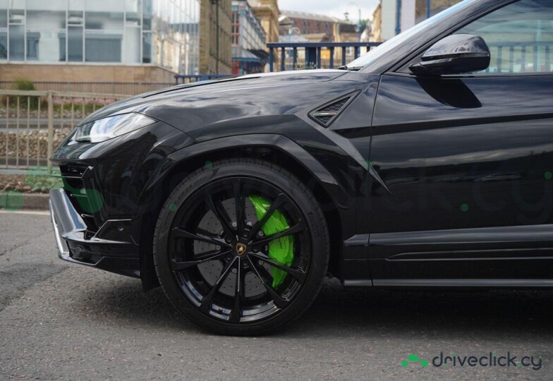 Lamborghini Urus Black