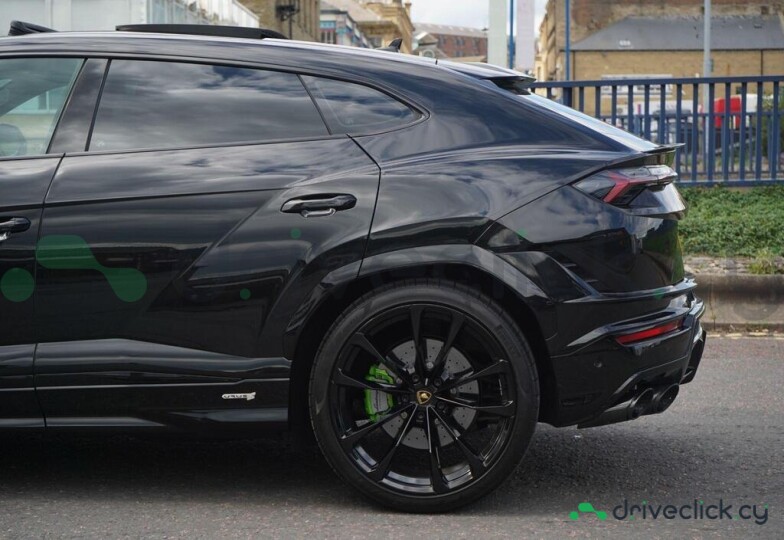 Lamborghini Urus Black