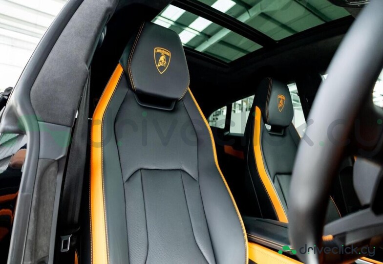 Lamborghini Urus Black