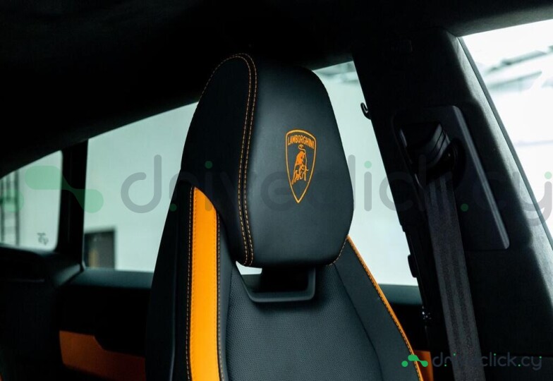 Lamborghini Urus Black
