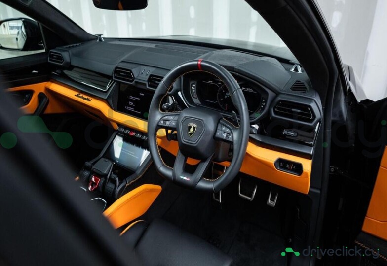 Lamborghini Urus Black