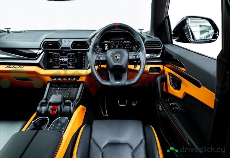 Lamborghini Urus Black