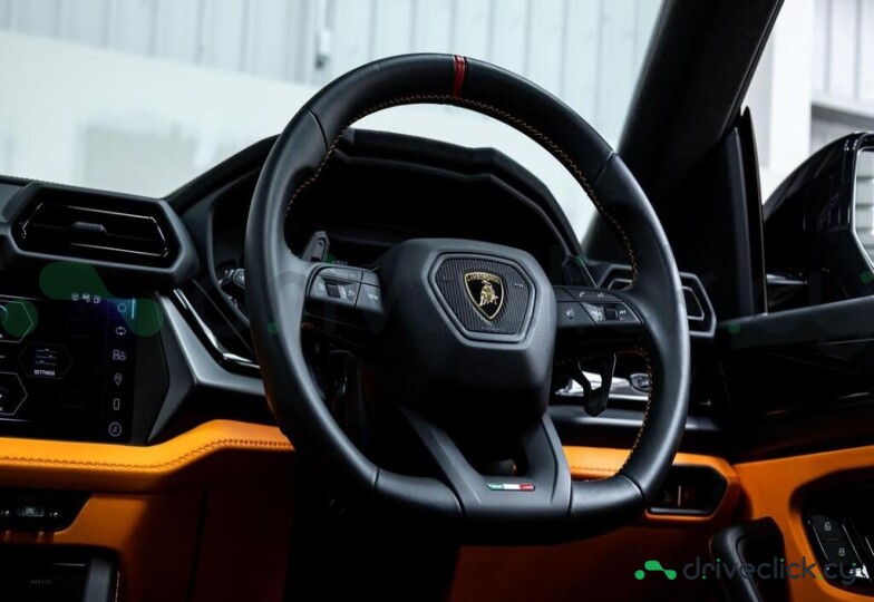 Lamborghini Urus Black